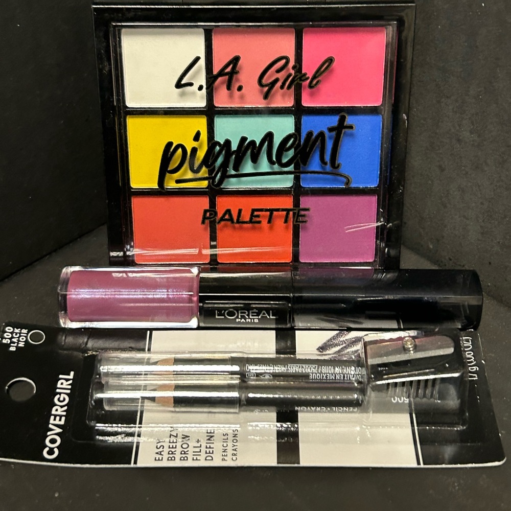 NIB Great stocking stuffers makeup bundle!